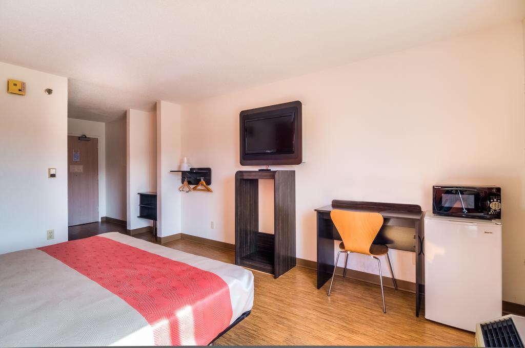 Motel 6 Normal Bagian luar foto