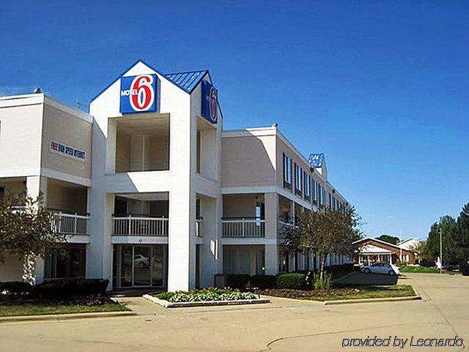 Motel 6 Normal Bagian luar foto