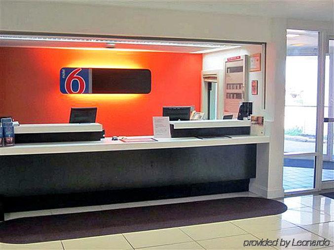 Motel 6 Normal Bagian luar foto