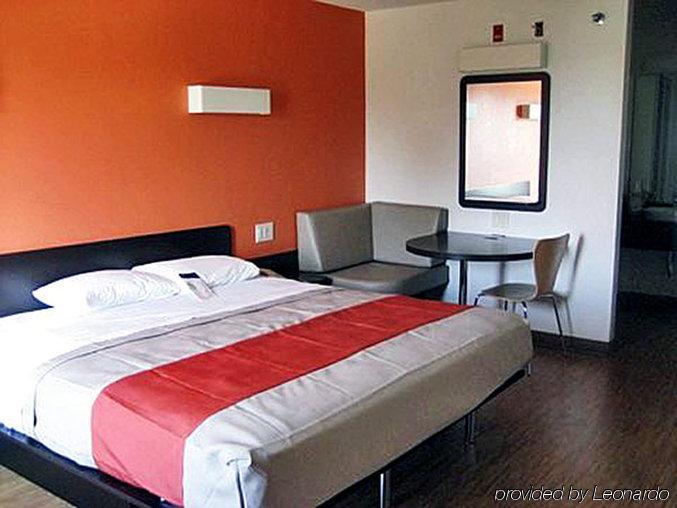 Motel 6 Normal Bagian luar foto