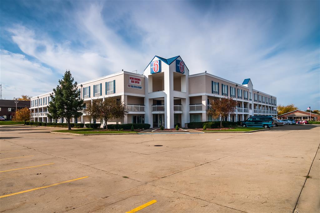 Motel 6 Normal Bagian luar foto