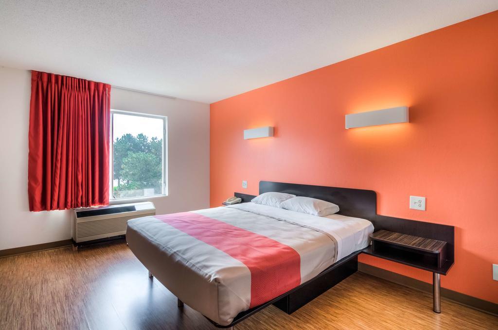 Motel 6 Normal Bagian luar foto
