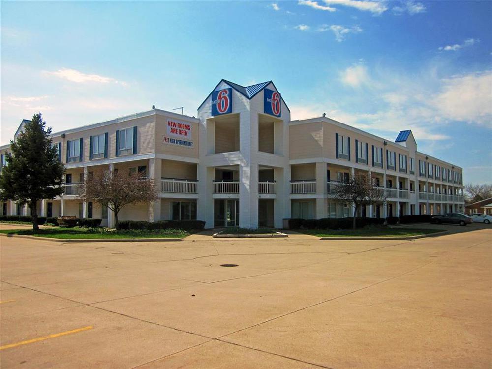 Motel 6 Normal Bagian luar foto